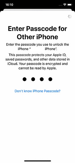 他のiPhoneのPassCodeを入力します