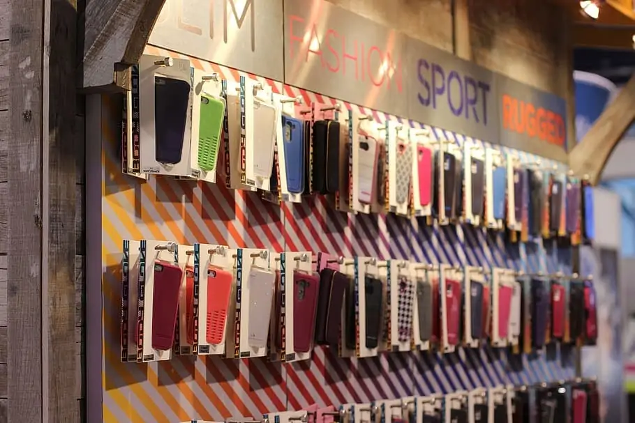 店内のiPhoneケース