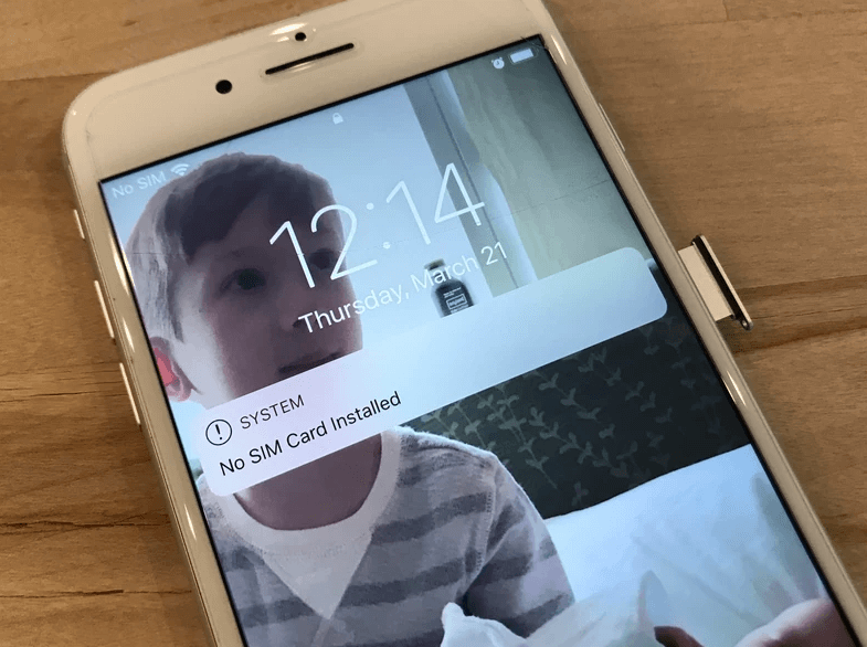 SIMカードが削除されたiPhone